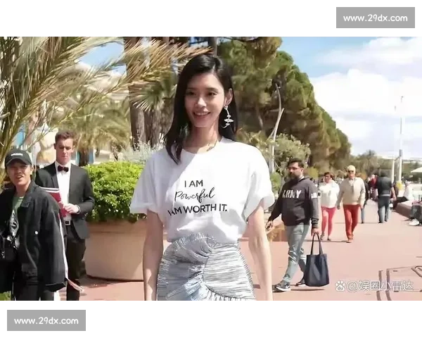 奚梦瑶与婆婆热舞互动超亲密，豪门婆媳关系典范引热议