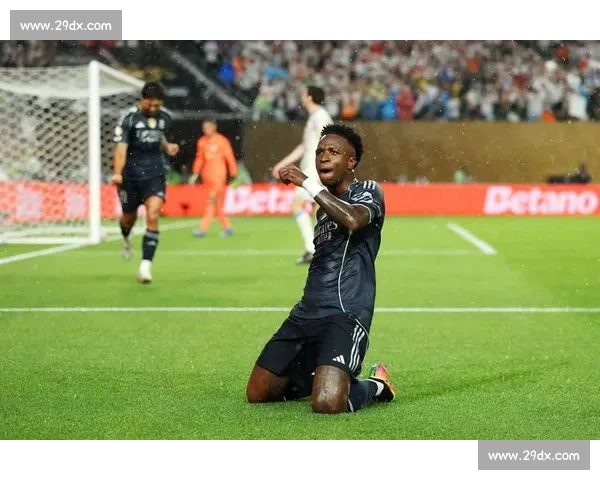 格洛赫远射制胜当选世俱杯最佳 红牛 2-1 帕丘卡 格洛赫远射制胜当选世俱杯最佳 红牛 2-1 帕丘卡