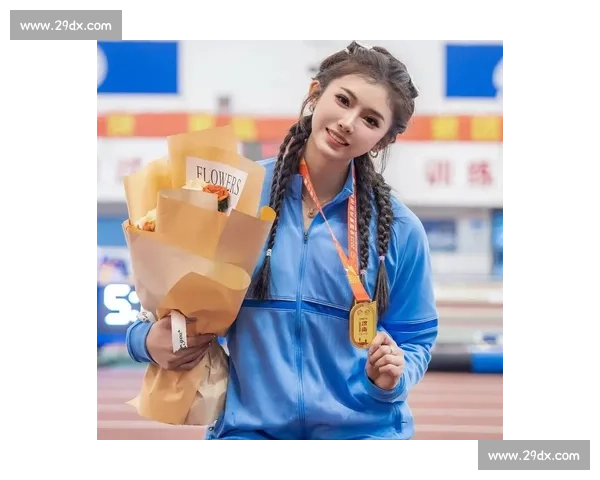 吴艳妮：赛场狂飙破纪录，场外甜飒展豹系魅力